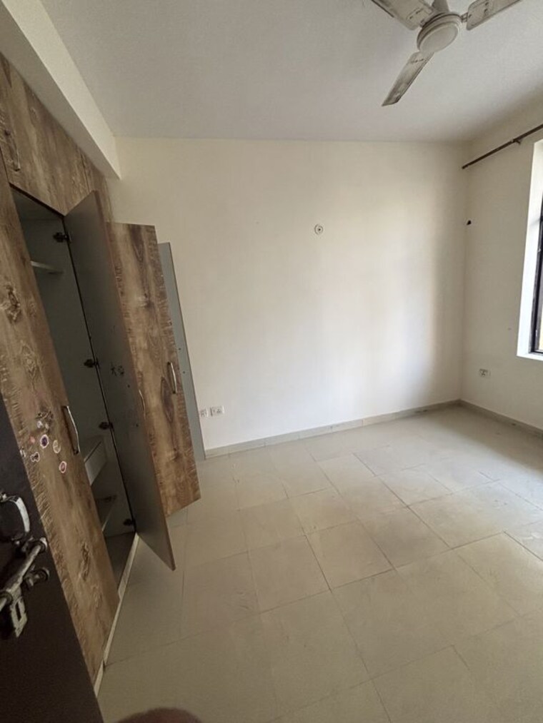 Room, srs-pearl-heights 3 Bedroom 250 Sq.Ft. Apartment In Sector 87 Faridabad 10771086