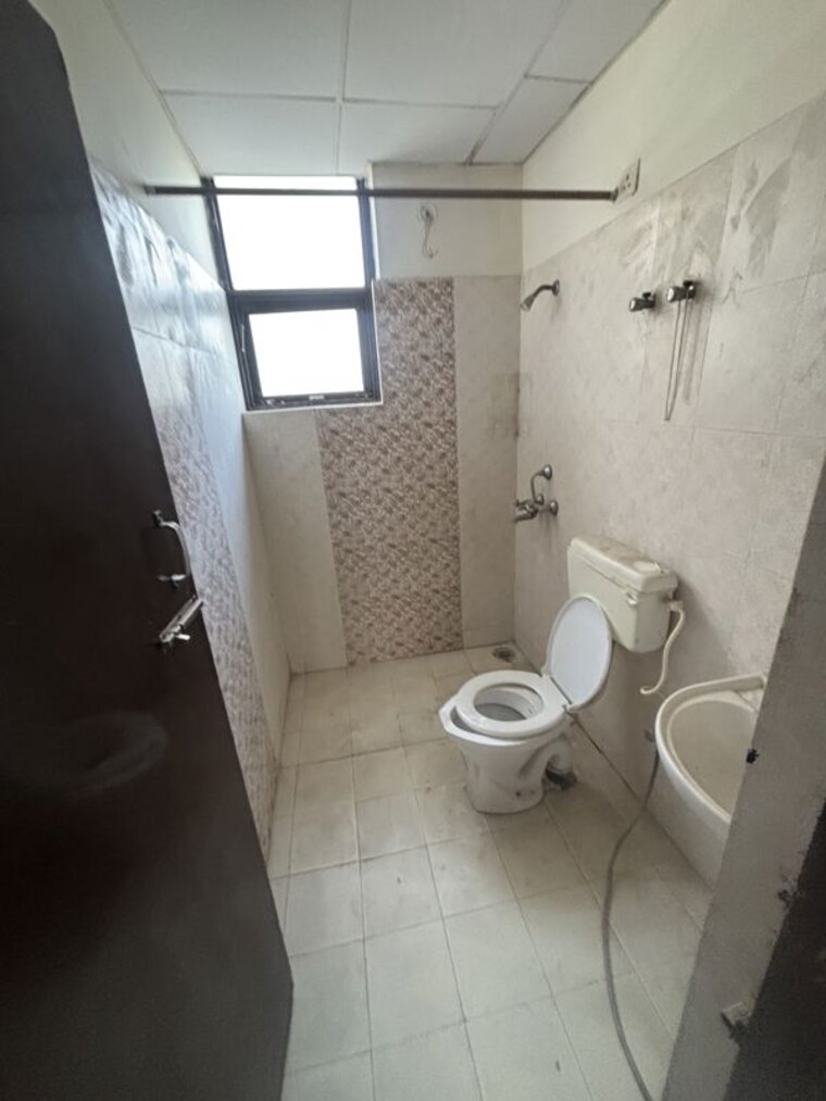Bathroom, srs-pearl-heights 3 Bedroom 250 Sq.Ft. Apartment In Sector 87 Faridabad 10771086