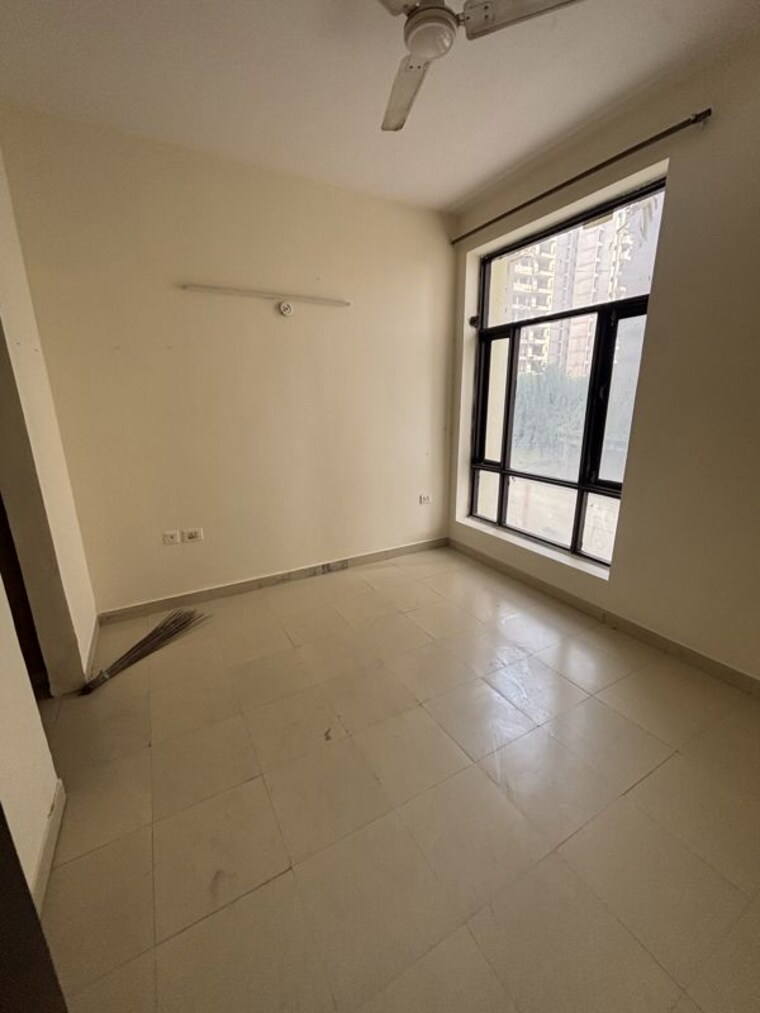 Room, srs-pearl-heights 3 Bedroom 250 Sq.Ft. Apartment In Sector 87 Faridabad 10771086