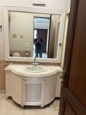 Bathroom in 4 BHK Builder Floor at Safdarjung Enclave – for Rent