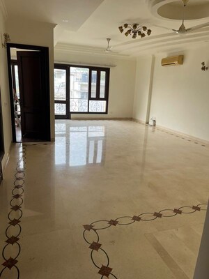 Room in 4 BHK Builder Floor at Safdarjung Enclave – for Rent
