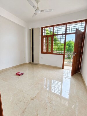 Room in 3 BHK Builder Floor at Chattarpur – for Rent