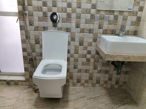 Bathroom in 2.5 BHK Apartment at DLH Orchid, Andheri West – for Rent