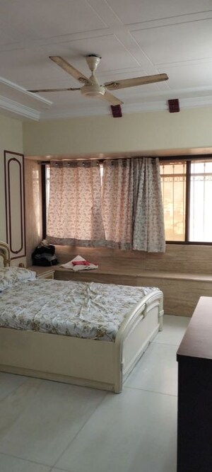 Bedroom in 2.5 BHK Apartment at DLH Orchid, Andheri West – for Rent