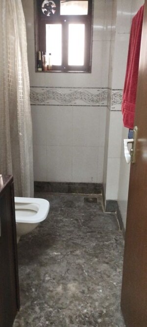 Bathroom in 2.5 BHK Apartment at DLH Orchid, Andheri West – for Rent