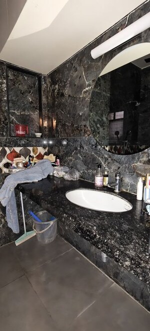 Bathroom in 4 BHK Apartment at Mantri Lawns, Aundh – for Sale