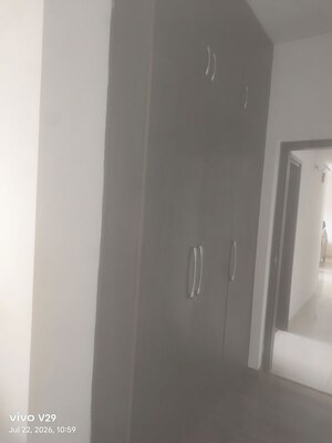 Room in 3 BHK Apartment at Karamvir Towers, Sector 52 – for Sale