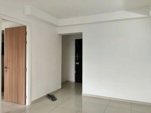 Room in 2 BHK Apartment at Piramal Vaikunth, Balkum Pada – for Rent