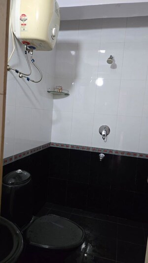 Bathroom in 3 BHK Apartment at Dona Paula – for Rent