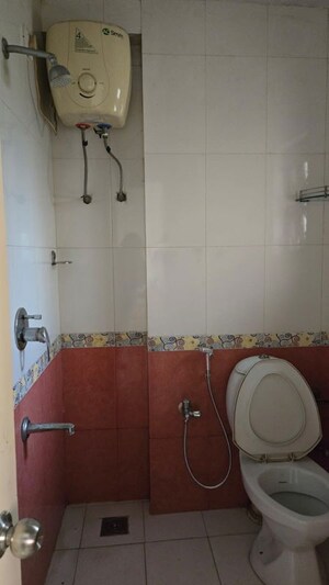 Bathroom in 3 BHK Apartment at Dona Paula – for Rent