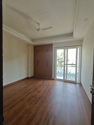 Room in 2 BHK Builder Floor at Sector 52 – for Rent