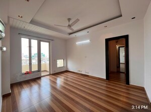 Room in 4 BHK Apartment at Varun C.G.H Society, Sector 52 – for Sale