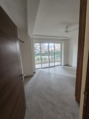 Room in 5 BHK Apartment at RPS Auria, Sector 88 – for Rent
