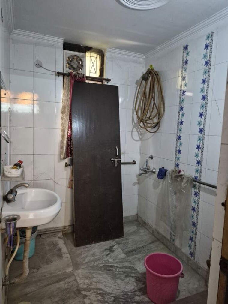 Bathroom, mehrauli 2 Bedroom 800 Sq.Ft. Builder Floor In Mehrauli Delhi 10771247