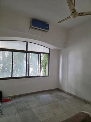 Room in  Office Space at Asho Palav CHS, Borivali West – for Rent