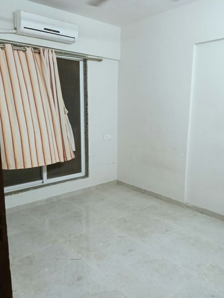 Room, asho-palav-chs Commercial Office Space 1500 Sq.Ft. In Borivali West Mumbai 10771299