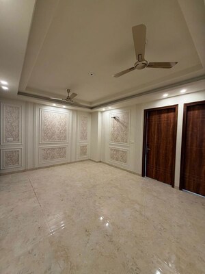 Room in 3 BHK Builder Floor at Saket – for Rent