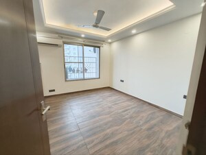Room in 3.5 BHK Apartment at Parsvnath Exotica, Sector 53 – for Rent