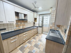 Kitchen in 3.5 BHK Apartment at Parsvnath Exotica, Sector 53 – for Rent