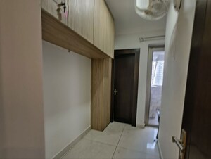 Room in 3.5 BHK Apartment at Parsvnath Exotica, Sector 53 – for Rent