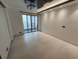 Room in 3.5 BHK Apartment at Parsvnath Exotica, Sector 53 – for Rent