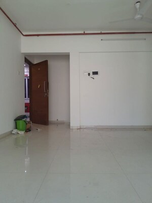 Room in 2 BHK Apartment at Romell Allure, Borivali East – for Rent
