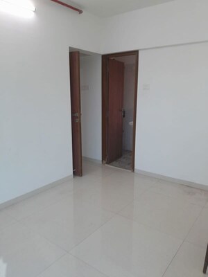 Room in 2 BHK Apartment at Romell Allure, Borivali East – for Rent