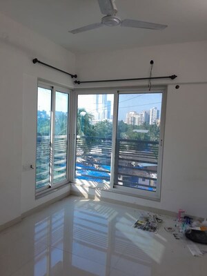 Room in 2 BHK Apartment at Romell Allure, Borivali East – for Rent