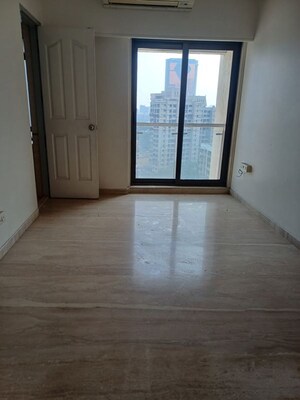 Room in 5 BHK Apartment at DLH Sorrento, Veera Desai Road – for Sale