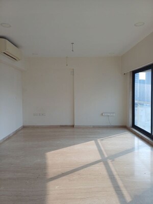 Furnished Amenities in 5 BHK Apartment at DLH Sorrento, Veera Desai Road – for Sale