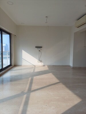 Staircase in 5 BHK Apartment at DLH Sorrento, Veera Desai Road – for Sale