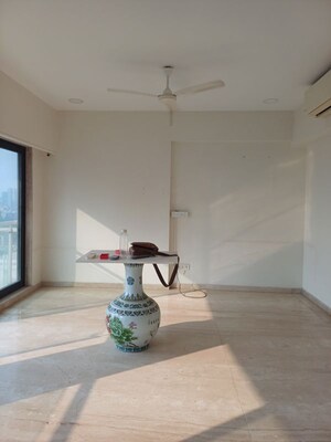 Bathroom in 5 BHK Apartment at DLH Sorrento, Veera Desai Road – for Sale