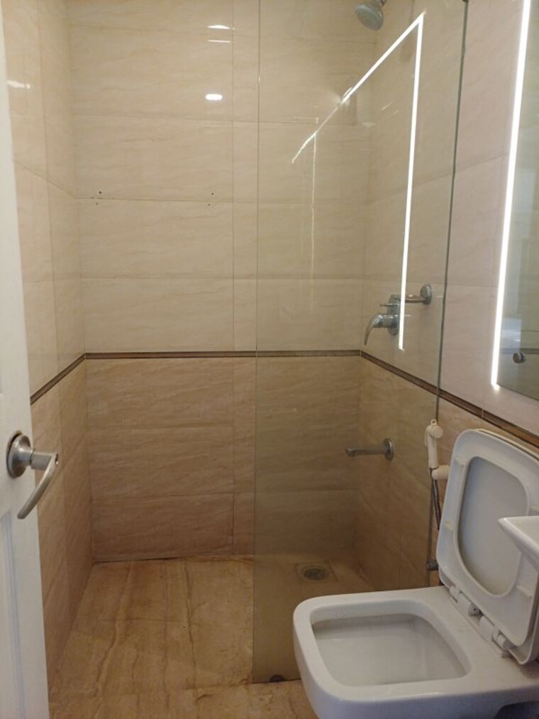 Bathroom, dlh-sorrento 5 Bedroom 2200 Sq.Ft. Apartment In Veera Desai Road Mumbai 10771339
