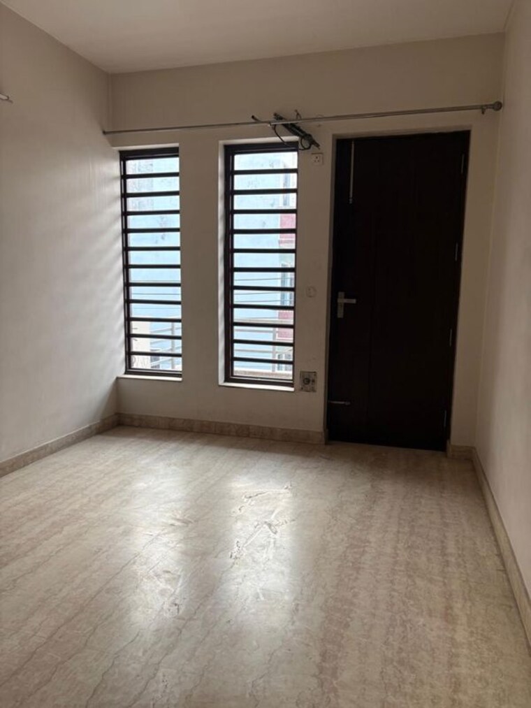 Room, sector 45 3 Bedroom 200 Sq.Yd. Builder Floor In Sector 45 Gurgaon 10771337