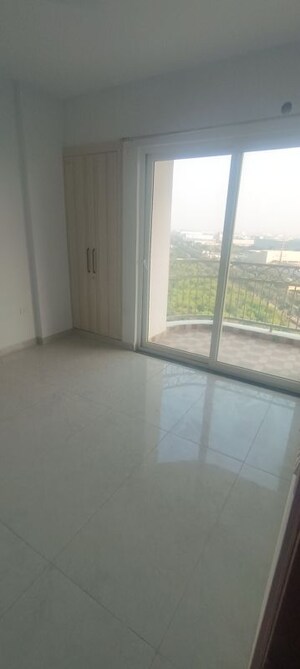 Room in 3 BHK Apartment at Urbtech Hilston, Sector 79 – for Rent