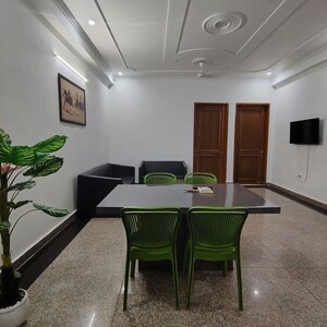 Team Area in 3 BHK Builder Floor at Sector 42 – for Rent