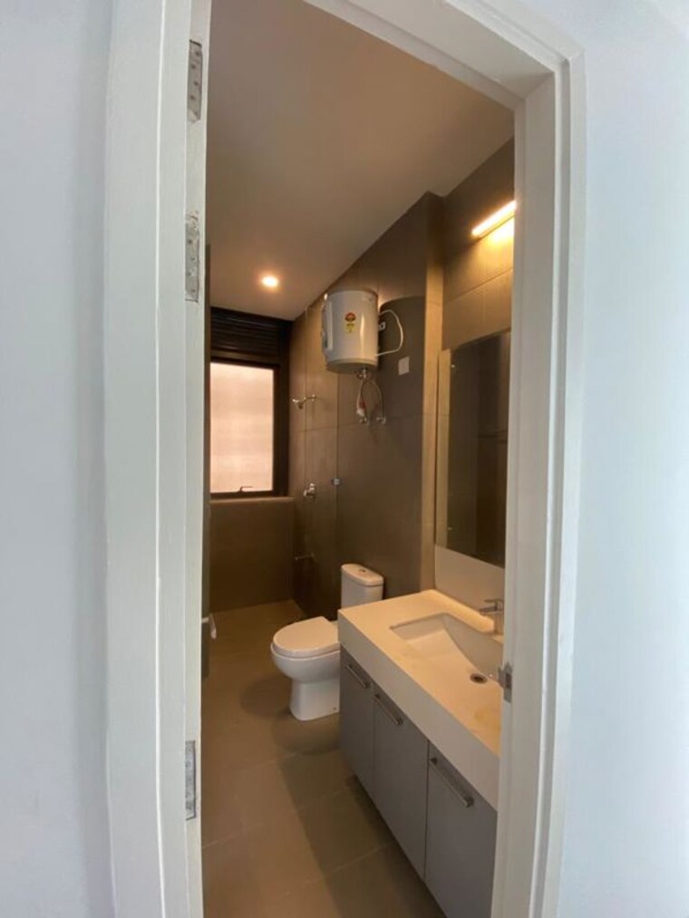Bathroom, ireo-skyon 5 Bedroom 4800 Sq.Ft. Penthouse In Sector 60 Gurgaon 10771342