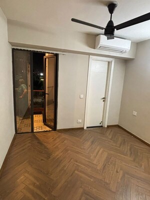 Room in 3 BHK Builder Floor at Signature Global City 63A, Sector 63a – for Rent