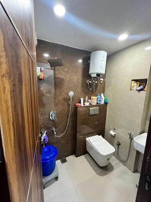 Furnished Amenities in 2 BHK Builder Floor at Lajpat Nagar – for Rent