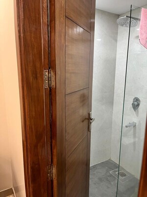 Furnished Amenities in 3.5 BHK Builder Floor at Unitech South City II, Sector 50 – for Rent