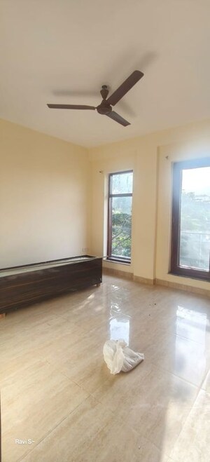 Room in 3 BHK Builder Floor at Palam Vihar – for Rent