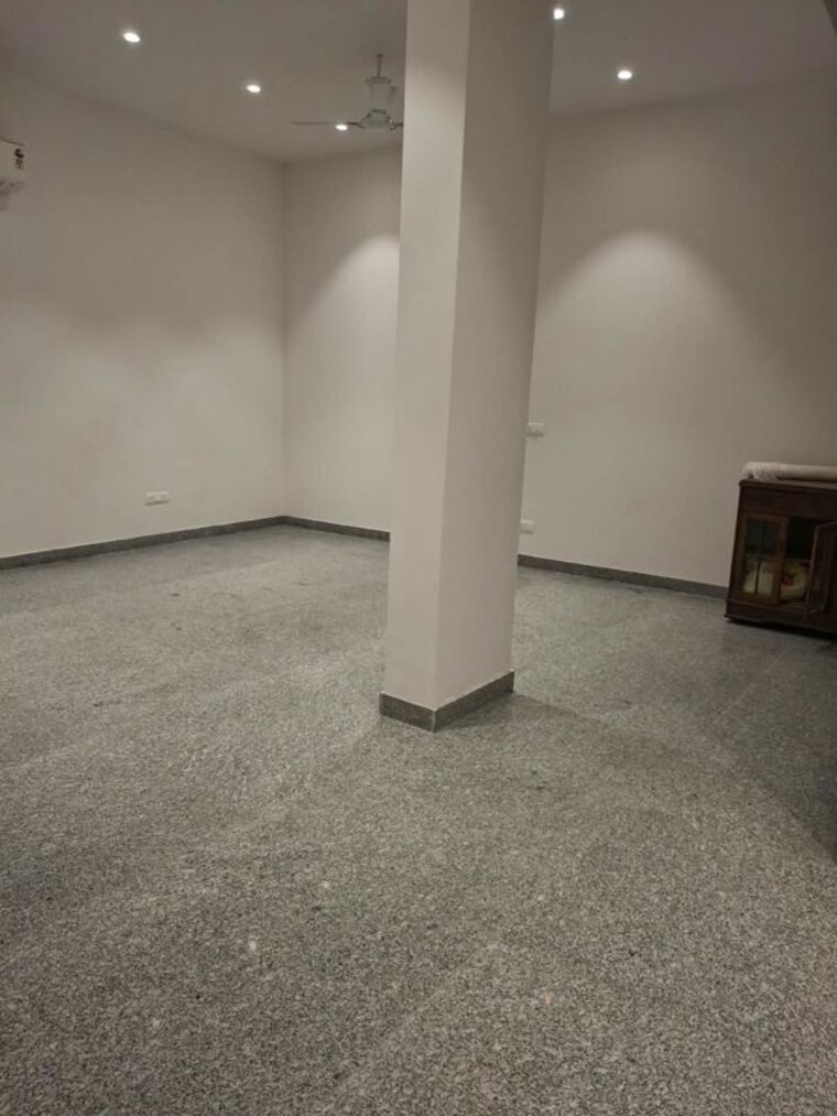 Room, lajpat nagar 4 1 RK 1200 Sq.Ft. Builder Floor In Lajpat Nagar 4 Delhi 10771377