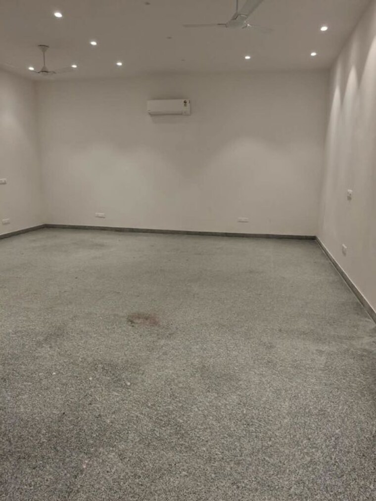 Room, lajpat nagar 4 1 RK 1200 Sq.Ft. Builder Floor In Lajpat Nagar 4 Delhi 10771377