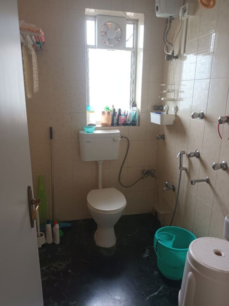Bathroom, sagar-mahal 4 Bedroom 1950 Sq.Ft. Apartment In Walkeshwar Mumbai 10771391