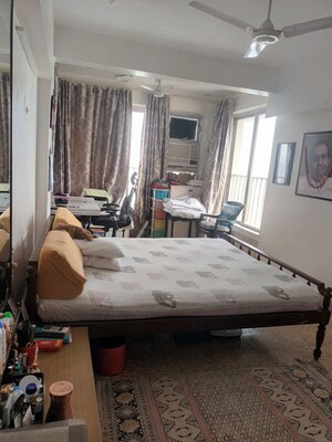 Bedroom in 4 BHK Apartment at Sagar Mahal, Walkeshwar – for Sale