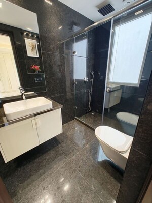 Team Area in  Builder Floor at Dlf Phase ii – for Rent