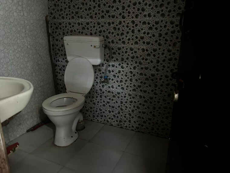 Bathroom, neb sarai 1 Bedroom 450 Sq.Ft. Builder Floor In Neb Sarai Delhi 10771411