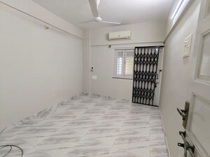 Room in 2 BHK Apartment at Sobhaniye Riddhi Siddhi Apartment, Matunga East – for Rent