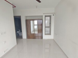 Room in 2 BHK Apartment at Kalpataru Paramount A, Thane West – for Rent