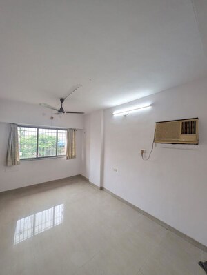 Room in 2 BHK Apartment at Matunga West – for Rent